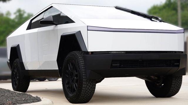 Video thumbnail: Inozetek Gloss White Vinyl Wrap Tesla Cybertruck - Stormtrooper Vibes